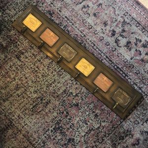 Wine Label Wall Rack - 6 Iron Hooks